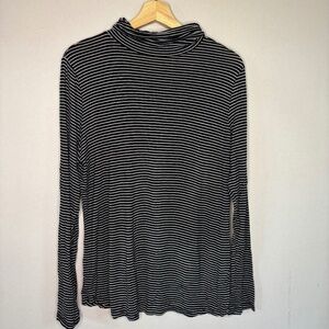SO Womens Black & White Striped Long Sleeve Turtle Neck Size XXL